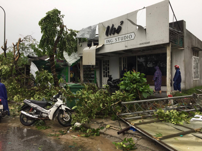 Thừa Thi&ecirc;n Huế: H&agrave;ng trăm ng&ocirc;i nh&agrave; bị t&agrave;n ph&aacute; do ảnh hưởng b&atilde;o số 10