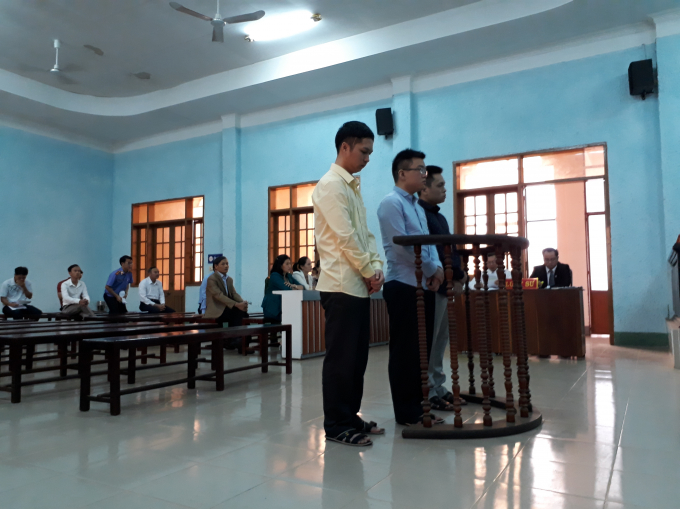 C&aacute;c bị c&aacute;o trước v&agrave;nh m&oacute;ng ngựa.