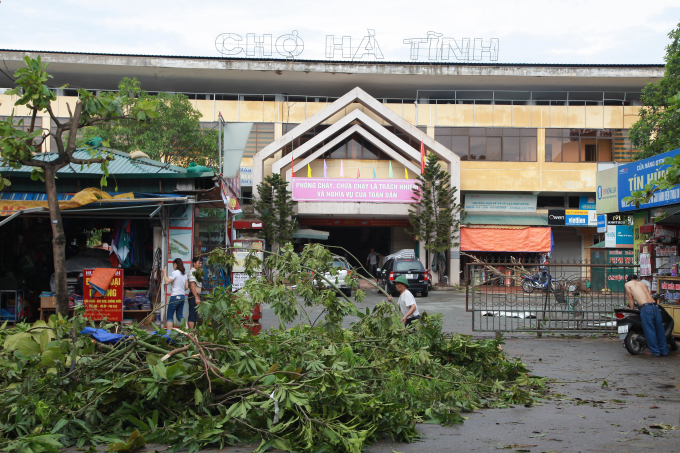 Chợ H&agrave; Tĩnh sau cơn b&atilde;o số 10.