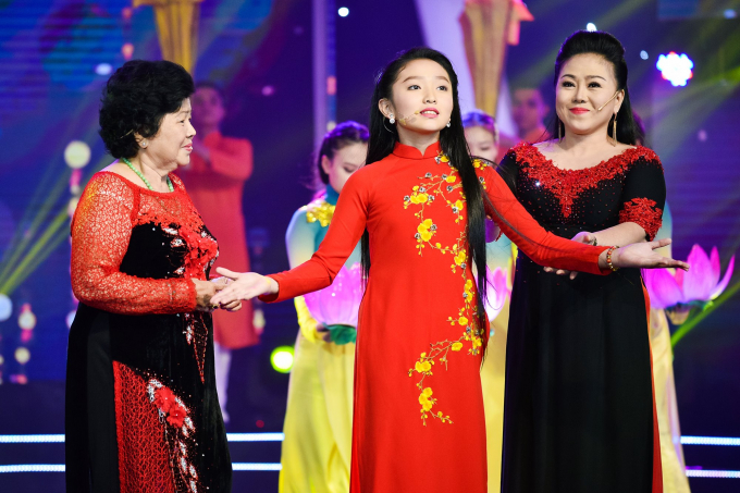 Con g&aacute;i nghệ sĩ Cẩm Hiền được bố dượng thương y&ecirc;u như con g&aacute;i ruột