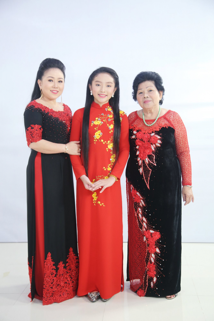 Con g&aacute;i nghệ sĩ Cẩm Hiền được bố dượng thương y&ecirc;u như con g&aacute;i ruột