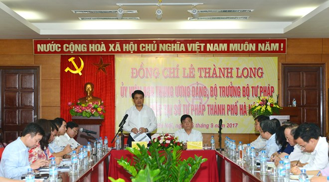 Chủ tịch Nguyễn Đức Chung &nbsp;ph&aacute;t biểu tại buổi l&agrave;m việc