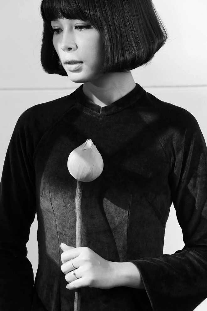 Chụp ảnh cũng l&agrave; một sở th&iacute;ch của Linh L&ecirc;. C&ocirc; đăng tải rất nhiều bộ ảnh nghệ thuật tr&ecirc;n trang c&aacute; nh&acirc;n.