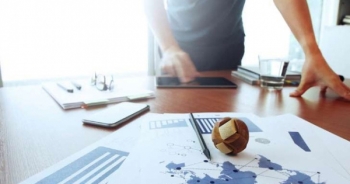 Đứng quá lâu, nguy cơ bệnh tật tăng gấp đôi