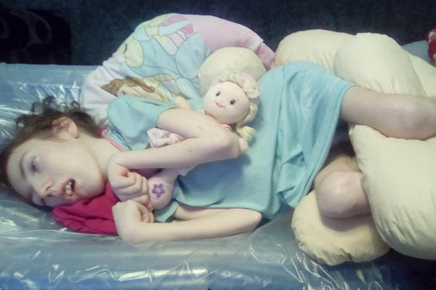 Melody nhiễm virus Herpes từ nụ h&ocirc;n của mẹ. Ảnh: PH.