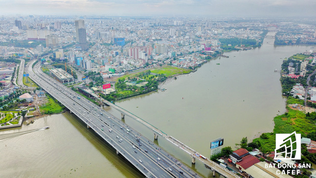 Dự &aacute;n c&oacute; tầm nh&igrave;n bao qu&aacute;t dọc s&ocirc;ng S&agrave;i G&ograve;n, v&agrave; kết nối giao th&ocirc;ng kh&aacute; thuận lợi nhờ v&agrave;o hệ thống cầu đường rộng lớn xung quanh.