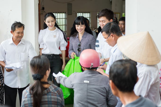 H&agrave; Thu, Hằng Nguyễn giản dị mang y&ecirc;u thương về Vĩnh Long