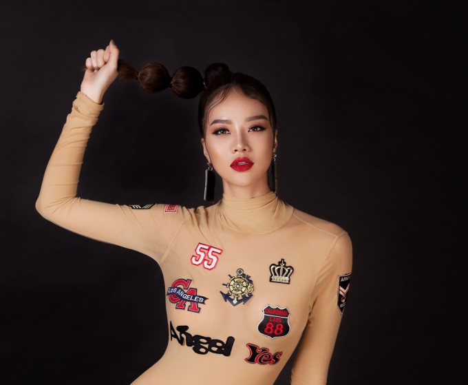 Kiều Ng&acirc;n tự tin ph&ocirc; diễn th&acirc;n h&igrave;nh đồng hồ c&aacute;t với &aacute;o tắm một mảnh