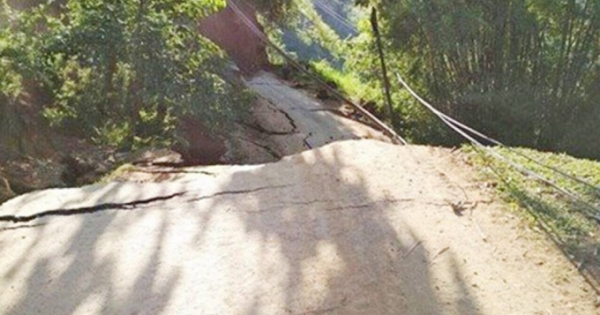 Yên Bái: Huyện Trạm Tấu bị cô lập vì sạt lở gần 50m đường