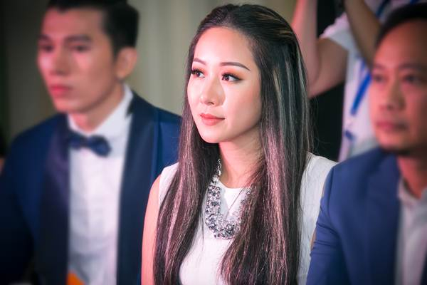 Ng&ocirc; Phương Lan v&agrave; si&ecirc;u mẫu Ngọc T&igrave;nh ngồi ghế n&oacute;ng Hoa hậu Đại Dương 2017