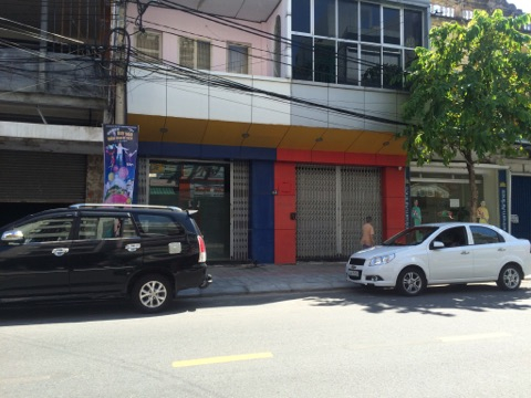 Ng&ocirc;i nh&agrave; 47 Nguyễn Th&aacute;i Học nguồn gốc cũng l&agrave; c&ocirc;ng sản, c&oacute; diện t&iacute;ch đất 159,3m2, diện t&iacute;ch sử dụng 115,8m2. Với cấu tr&uacute;c 2 tầng, tầng 1 được C&ocirc;ng ty Dược Đ&agrave; Nẵng thu&ecirc; sử dụng v&agrave; một gia đ&igrave;nh thu&ecirc; ở tầng 2.