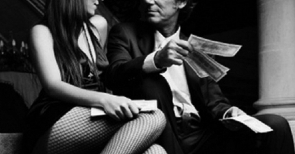 Từ bỏ địa vị ông chủ đeo đuổi người trong mộng, ai ngờ "tiền hết tình tan"