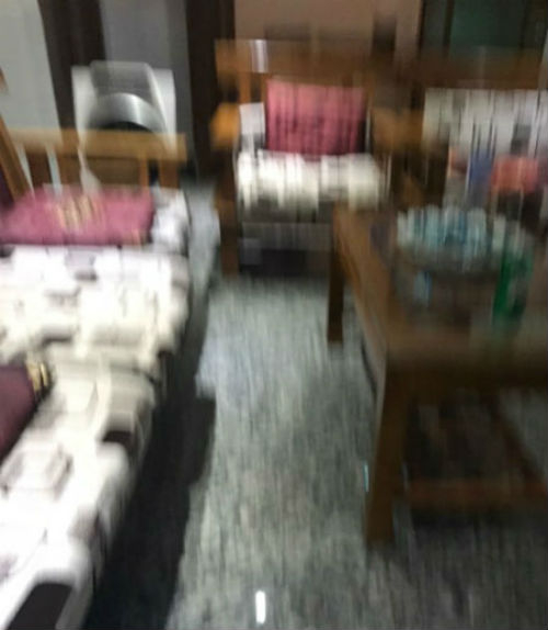 Ở mỗi tầng c&oacute; một ph&ograve;ng chờ sang trọng phục vụ kh&aacute;ch chờ