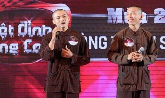 Kho&aacute;c &aacute;o tu để l&agrave;m&hellip; chuyện đời