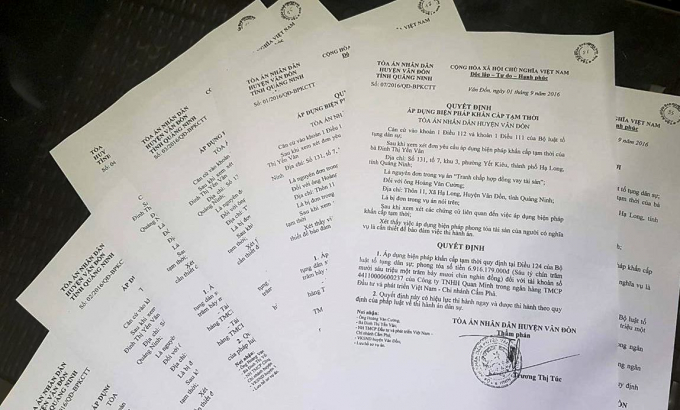 Trong qu&aacute; tr&igrave;nh giải quyết vụ &aacute;n, TAND huyện V&acirc;n Đồn, Quảng Ninh đ&atilde; ra 8 quyết định phong tỏa t&agrave;i khoản ng&acirc;n h&agrave;ng của hai c&ocirc;ng ty.