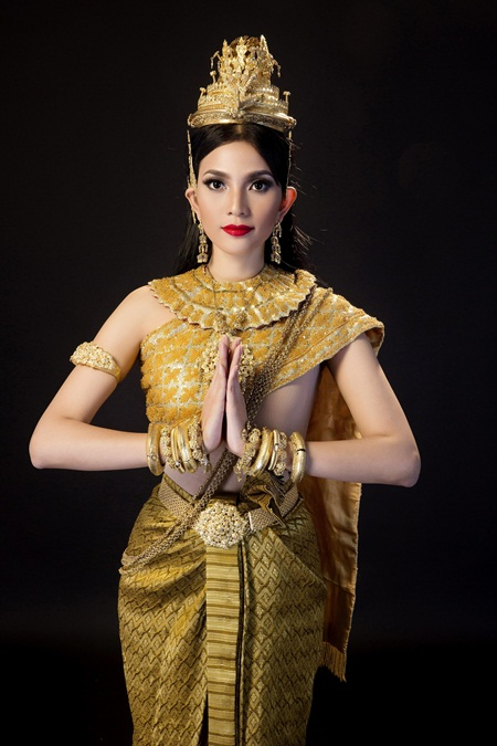 Trương Thị May khoe vẻ y&ecirc;u kiều, dịu d&agrave;ng mừng tết Đ&ocirc;nTa của người Khmer