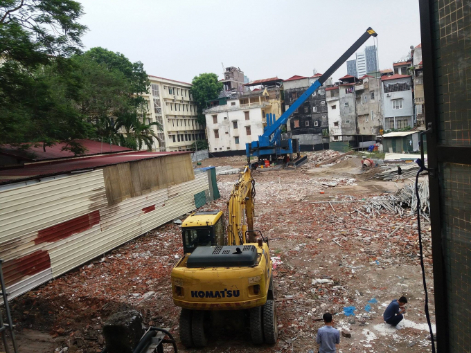 Hiện trạng ghi nhận tại&nbsp;Dự &aacute;n Porte De Ville ng&agrave;y 11/9/2017, theo quan s&aacute;t của Ph&oacute;ng vi&ecirc;n hiện đang l&agrave; b&atilde;i đất trống, chủ đầu tư đang tập kết m&aacute;y m&oacute;c, vật liệu x&acirc;y dựng; khoan cọc th&iacute; nghiệm...