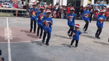 Bé tí nhưng nhảy hăng nhất nhóm, cậu nhóc hút 4 triệu lượt xem vì clip quá đáng yêu