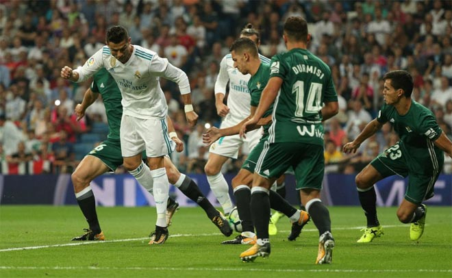 Real Madrid để thua Real Betis sau 19 năm.