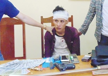 Bị dừng xe kiểm tra, đối tượng mua bán ma túy nổ súng tấn công cảnh sát