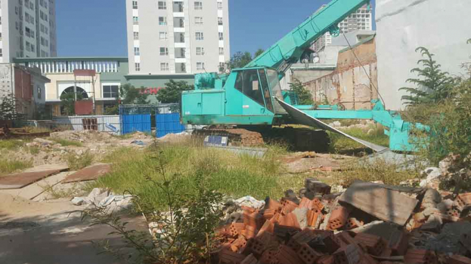 B&ecirc;n trong khu đất 16 Bạch Đằng hiện đang im l&igrave;m.&nbsp;(ảnh: PV)