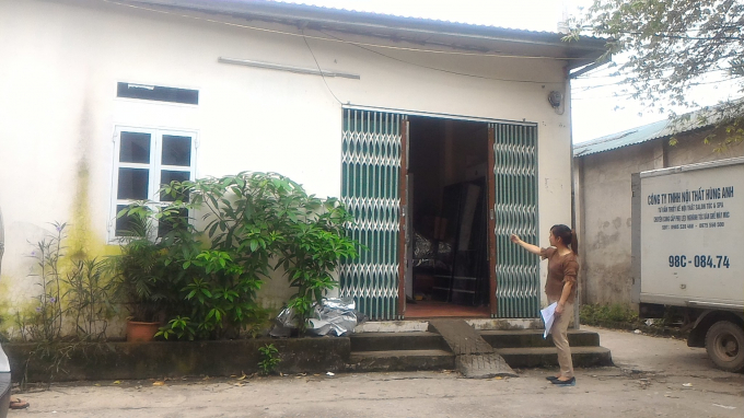 lMột hộ d&acirc;n được cấp đất gi&atilde;n d&acirc;n năm 1987 đ&atilde; l&agrave;m nh&agrave; v&agrave; sinh sống ổn định từ đ&oacute; đến nay bức x&uacute;c, lo lắng trước th&ocirc;ng b&aacute;o thu hồi đất của UBND quận Long Bi&ecirc;n.