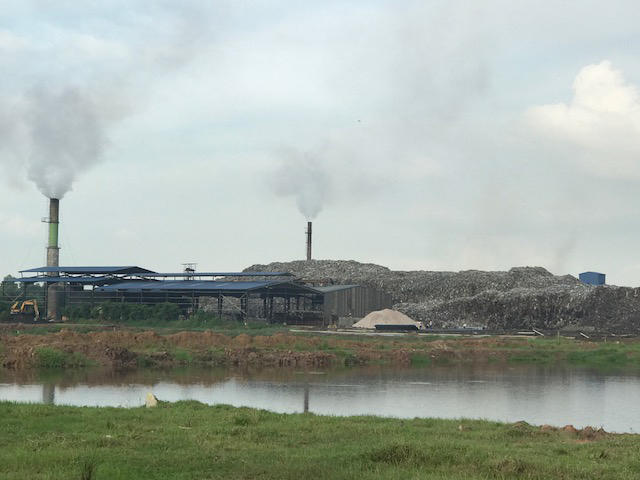 Nguy cơ &ocirc; nhiễm m&ocirc;i trường nghi&ecirc;m trọng ch&iacute;nh từ nh&agrave; m&aacute;y xử l&yacute; r&aacute;c thải.