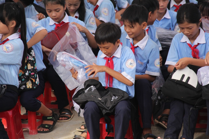 H&agrave;ng trăm học sinh diễn tập &ldquo;N&acirc;ng cao nhận thức về thi&ecirc;n tai&rdquo;