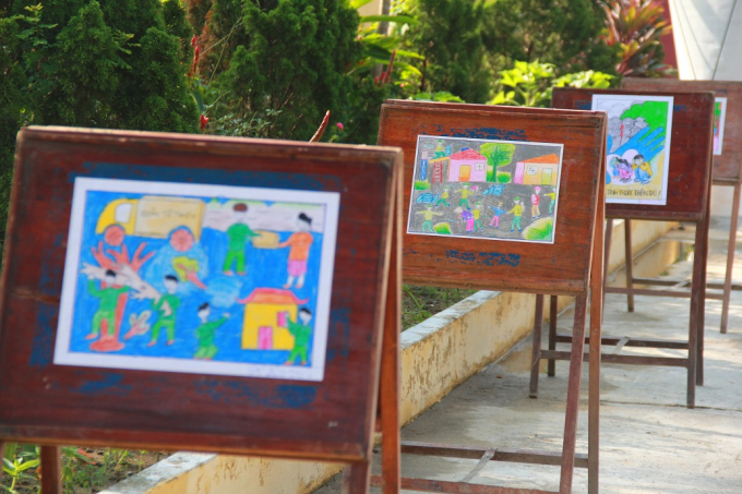 H&agrave;ng trăm học sinh diễn tập &ldquo;N&acirc;ng cao nhận thức về thi&ecirc;n tai&rdquo;