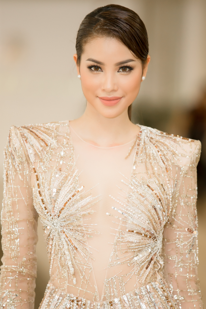 Phạm Hương biến đổi phong c&aacute;ch li&ecirc;n tục, khoe nhan sắc rạng rỡ đến m&ecirc; mẩn