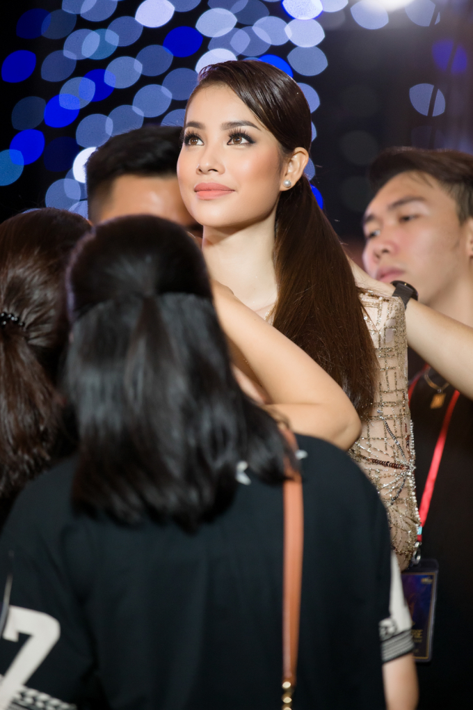 Phạm Hương biến đổi phong c&aacute;ch li&ecirc;n tục, khoe nhan sắc rạng rỡ đến m&ecirc; mẩn