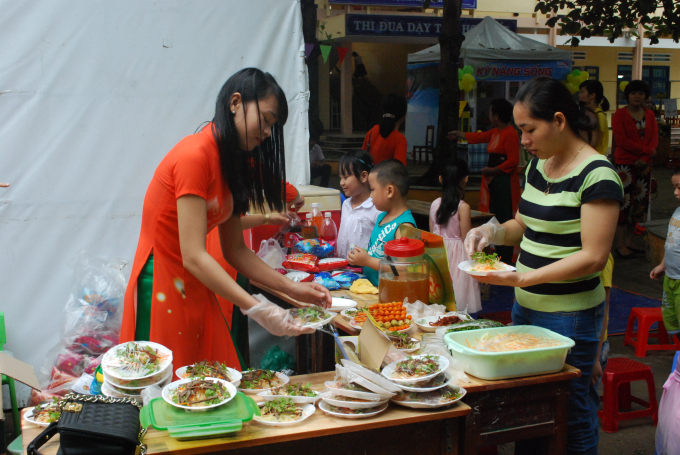 Ng&agrave;y hội c&ograve;n l&agrave; nơi gi&uacute;p học sinh v&agrave; gi&aacute;o vi&ecirc;n hiểu hơn về nhau ngo&agrave;i giờ học tr&ecirc;n lớp.