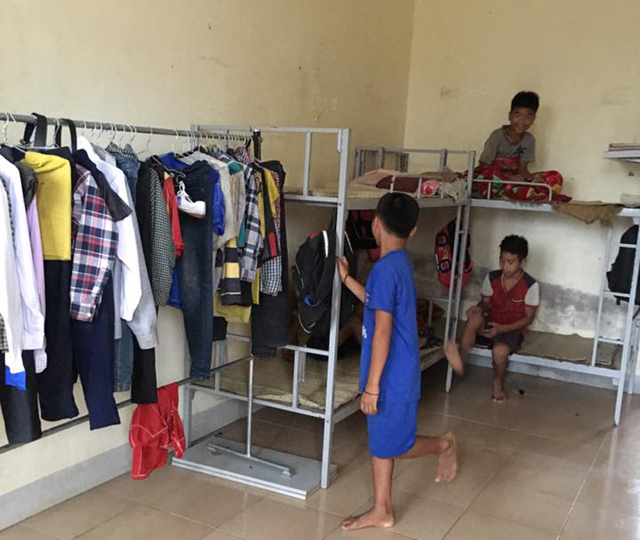 C&aacute;c em học sinh người Đan Lai ở hai bản C&ograve; Phạt, Khe B&uacute;ng được miễn to&agrave;n bộ học ph&iacute;, hỗ trợ ăn, ở trong thời gian học tại Trường THCS M&ocirc;n Sơn.