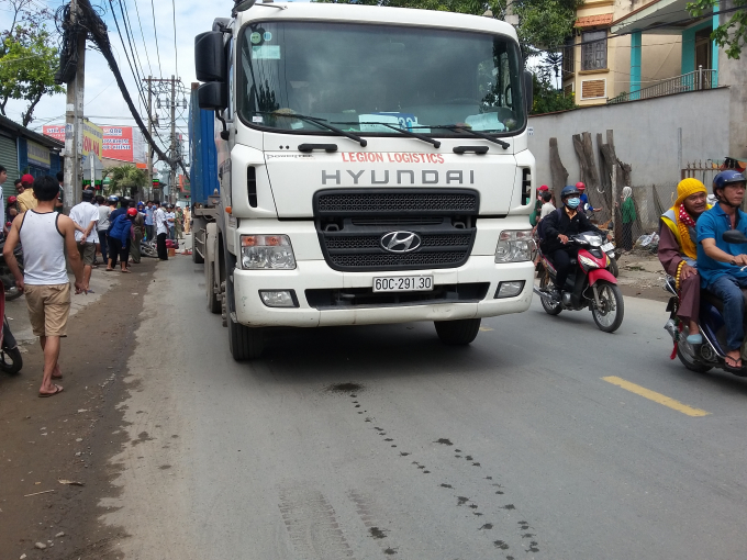 Chiếc xe container g&acirc;y tai nạn.