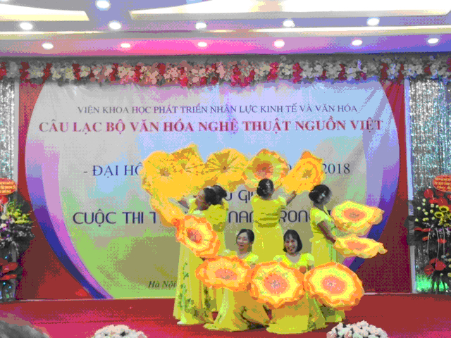 Tiết mục văn nghệ chi hội H&agrave; Th&agrave;nh.