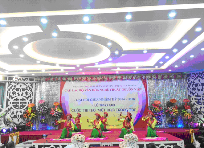 Tiết mục văn nghệ chi Hội H&agrave; Th&agrave;nh.