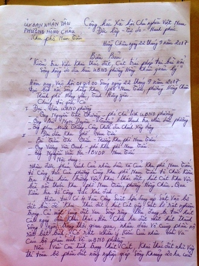 Khai th&aacute;c c&aacute;t tr&aacute;i ph&eacute;p diễn ra rầm rộ ngay s&aacute;t bờ s&ocirc;ng Hồng