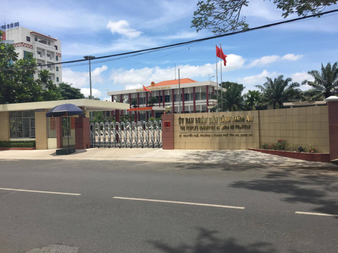 D&ugrave; UBND tỉnh Long An đ&atilde; gửi đề nghị l&ecirc;n Bộ KH&amp;amp;amp;ĐT về việc chuy&ecirc;n nhương Dự &aacute;n KCN Xuy&ecirc;n &Aacute; cho Cty Hưng Ph&aacute;t nhưng sau đ&oacute; lại đồng &yacute; chủ trương cho Cty Hải Sơn thực hiện Dự &aacute;n.