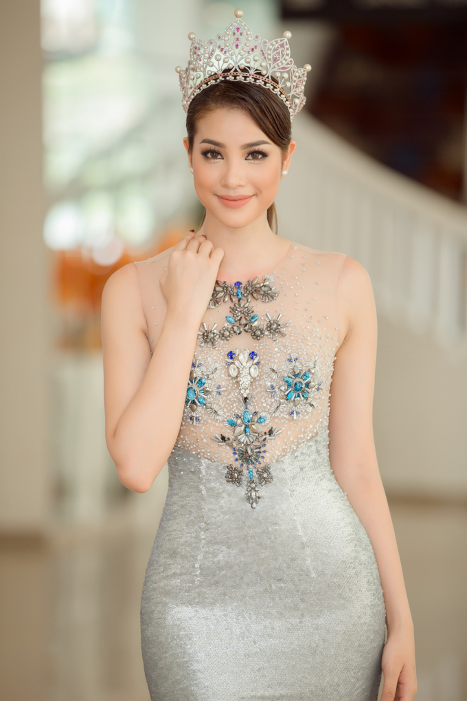 Phạm Hương biến đổi phong c&aacute;ch li&ecirc;n tục, khoe nhan sắc rạng rỡ