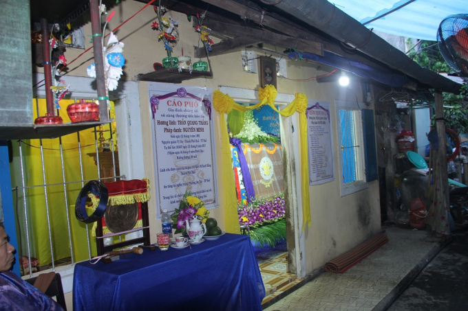 Kh&ocirc;ng kh&iacute; tang thương bao tr&ugrave;m căn nh&agrave; nhỏ của gia đ&igrave;nh &ocirc;ng Thừa.