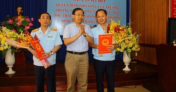 Trao quyết định Phó Cục trưởng Đinh Ngọc Thắng phụ trách Cục Hải quan TPHCM