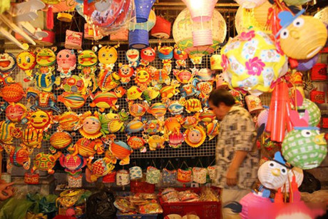 Phố lồng đ&egrave;n Nhữ Học.