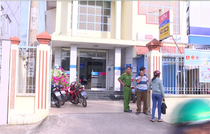 Hiện trường vụ cướp ng&acirc;n h&agrave;ng.