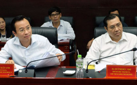 &Ocirc;ng Nguyễn Xu&acirc;n Anh (tr&aacute;i) v&agrave; Huỳnh Đức Thơ (phải). Ảnh: B&aacute;o Đ&agrave; Nẵng