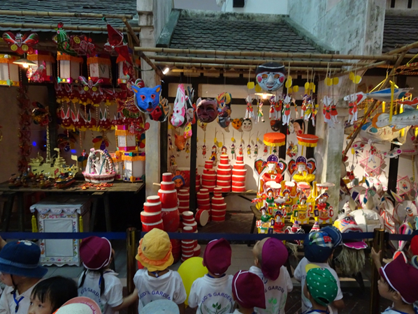 Chương tr&igrave;nh Vui Tết Trung thu năm nay tại Ho&agrave;ng th&agrave;nh Thăng Long sẽ k&eacute;o d&agrave;i từ ng&agrave;y 28/9 đến ng&agrave;y 4/10 với điểm nhấn l&agrave; đ&ecirc;m rằm ph&aacute; cỗ mang đ&uacute;ng kh&ocirc;ng kh&iacute; của một Trung thu Việt xưa v&agrave;o đ&ecirc;m bế mạc.