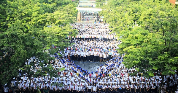 “Trường học cư xử như… phở mắng, cháo chửi?”