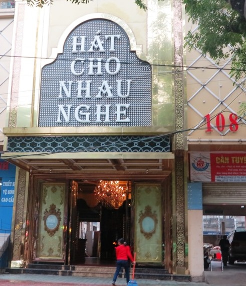 Qu&aacute;n karaoke 108 Phan Đ&igrave;nh Ph&ugrave;ng, nơi xảy ra vụ việc nổ s&uacute;ng đ&ecirc;m 29/9.