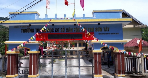 Thầy giáo bị tố “sờ má, vuốt môi” nữ học trò