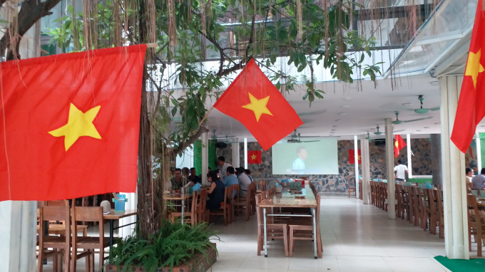 &nbsp;Ph&iacute; trong, m&agrave;n h&igrave;nh lớn v&agrave; cơ hoa đ&atilde; s&atilde;n s&agrave;ng phục vụ cổ động vi&ecirc;n.