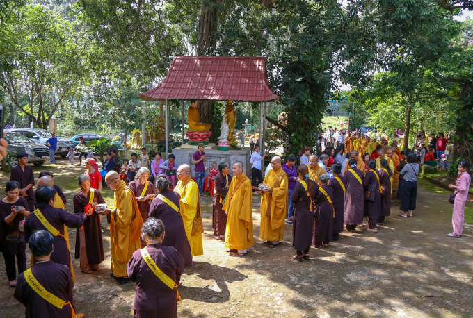 Đồng b&agrave;o về tham dự